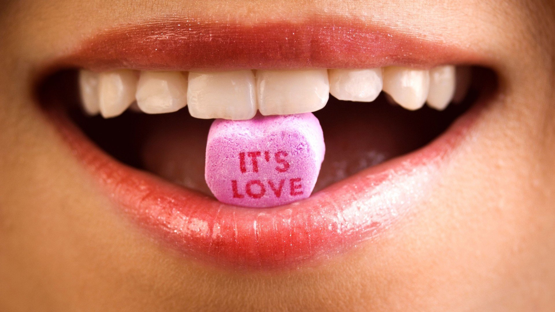 Its-Love-Lips-HD-Wallpaper